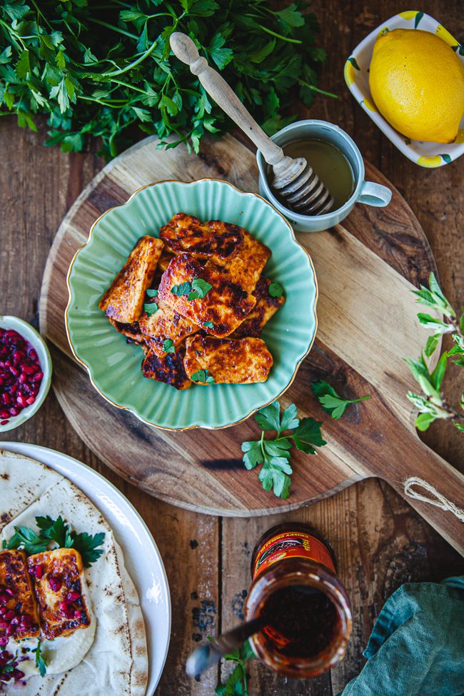 stekt halloumi med honung och chil