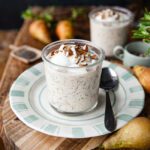 Krämiga overnight oats med päron och mandel